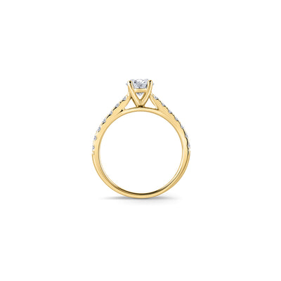 18ct Yellow Gold Oval Solitaire Diamond With Shoulder Diamonds