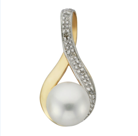 Womans 9ct Yellow Gold Freshwater Pearl And Diamond Pendant
